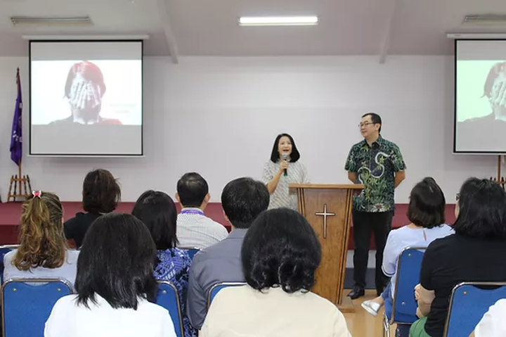 Alasan untuk Mengirim Anak Anda ke Sekolah Kristen